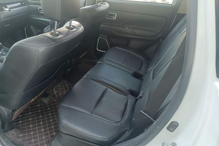 Used Mitsubishi Outlander 2018 2.4L 4x4 Elite Edition 5 Seats Left Rear Seat