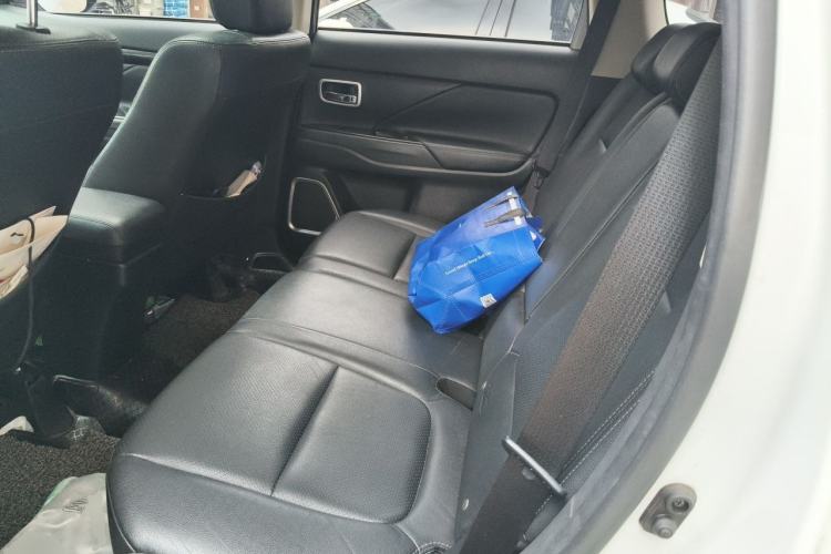 Used Mitsubishi Outlander 2018 2.4L 4x4 Elite Edition 5 Seats Left Rear Seat