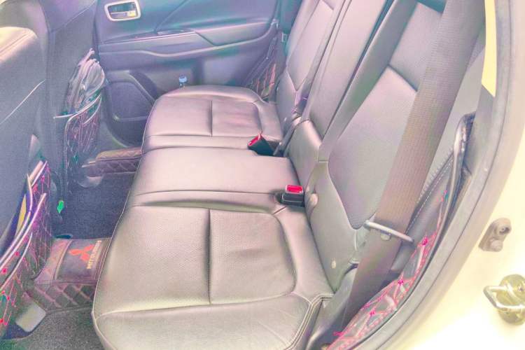 Used Mitsubishi Outlander 2018 2.4L 4x4 Luxury Edition 7-Seater Left Rear Seat