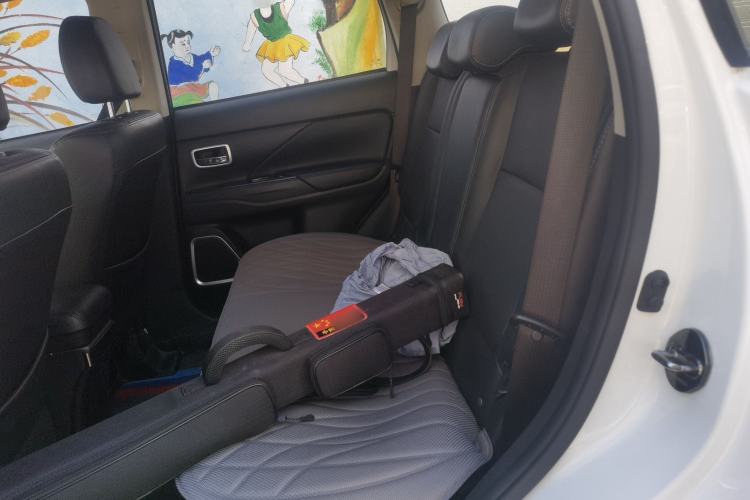 Used Mitsubishi Outlander 2018 2.0L Two-Wheel Drive Glory Edition 5 Seats Left Rear Seat