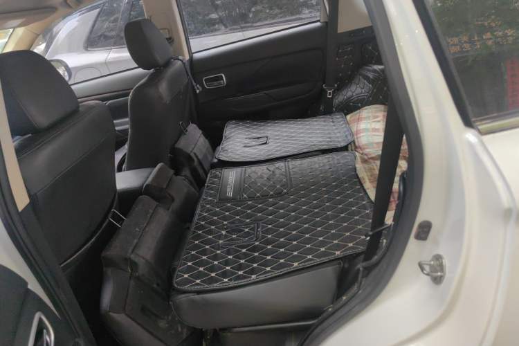 Used Mitsubishi Outlander 2018 2.4L 4x4 Luxury Edition 7-Seater Left Rear Seat