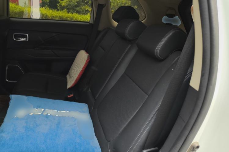 Used Mitsubishi Outlander 2018 2.4L 4x4 Prestige Edition 7 Seats Left Rear Seat