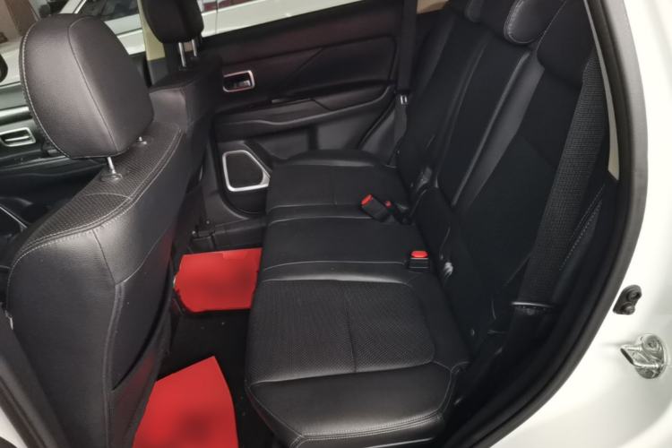 Used Mitsubishi Outlander 2018 2.0L Two-Wheel Drive Glory Edition 5 Seats Left Rear Seat