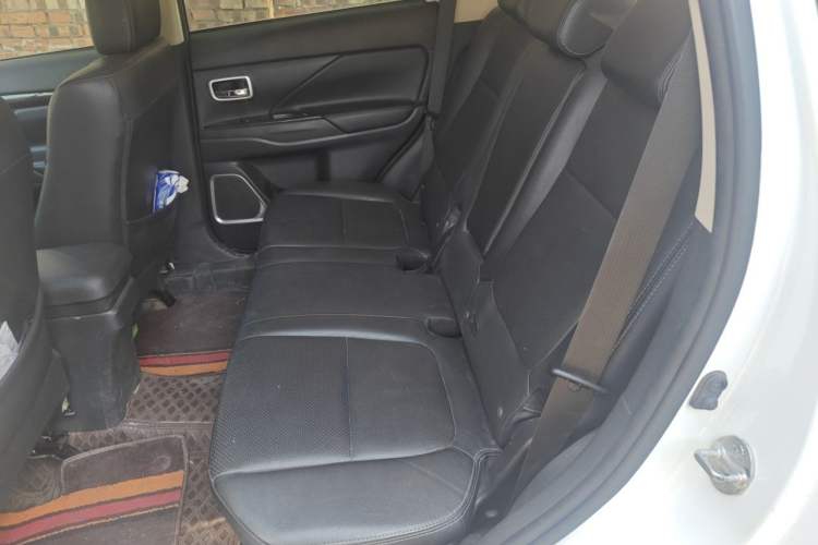 Used Mitsubishi Outlander 2018 2.4L 4x4 Elite Edition 5 Seats Left Rear Seat