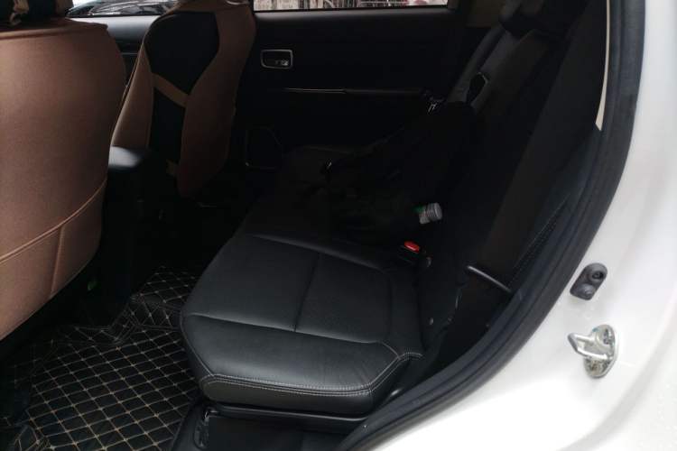 Used Mitsubishi Outlander 2018 2.0L Two-Wheel Drive Glory Edition 5 Seats Left Rear Seat