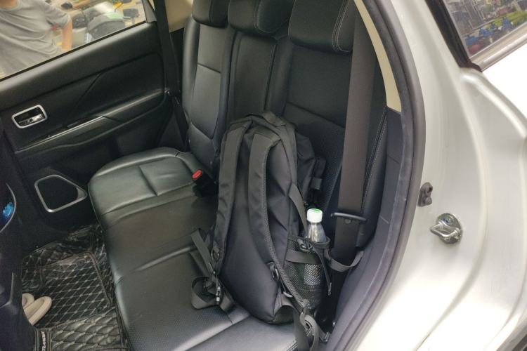 Used Mitsubishi Outlander 2018 2.0L Two-Wheel Drive Glory Edition 5 Seats Left Rear Seat