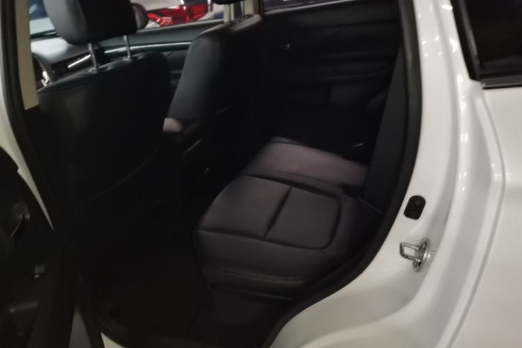 Used Mitsubishi Outlander 2018 2.4L 4x4 Elite Edition 5 Seats Left Rear Seat