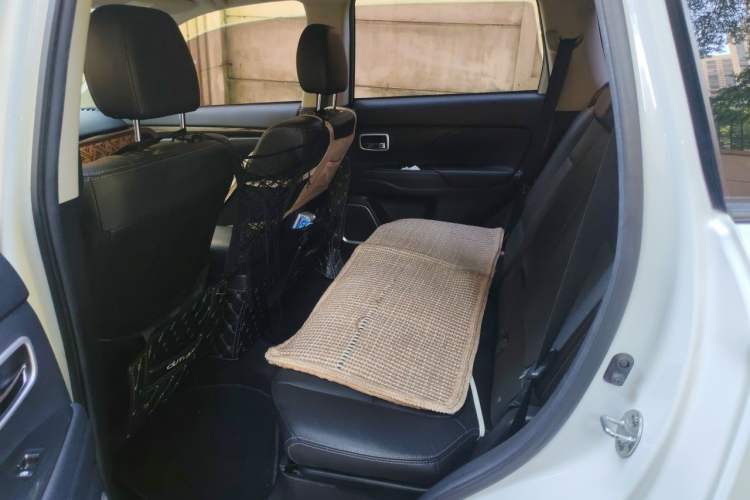 Used Mitsubishi Outlander 2018 2.0L Two-Wheel Drive Glory Edition 5 Seats Left Rear Seat
