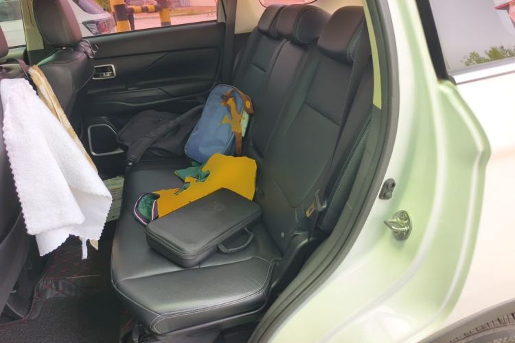 Used Mitsubishi Outlander 2018 2.4L 4x4 Elite Edition 5 Seats Left Rear Seat