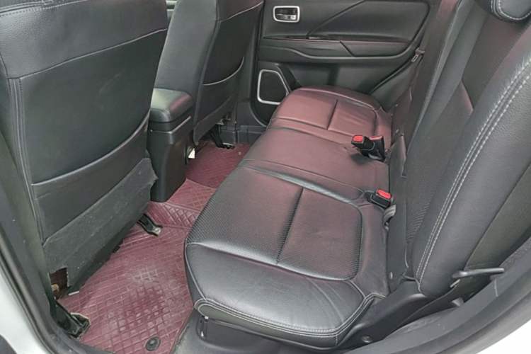 Used Mitsubishi Outlander 2018 2.4L 4x4 Elite Edition 5 Seats Left Rear Seat