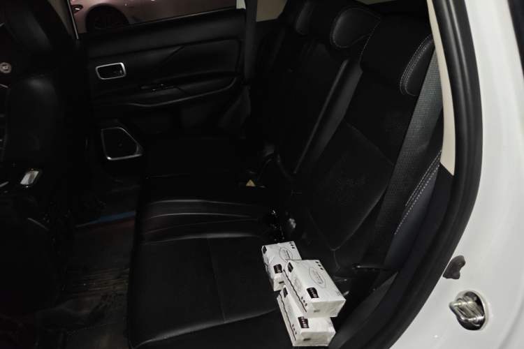 Used Mitsubishi Outlander 2018 2.4L 4x4 Elite Edition 5 Seats Left Rear Seat