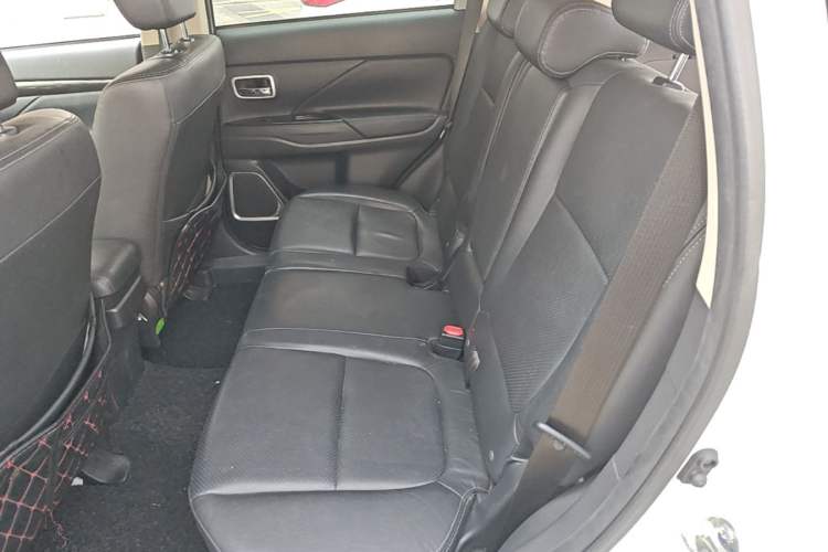 Used Mitsubishi Outlander 2018 2.4L 4x4 Elite Edition 5 Seats Left Rear Seat