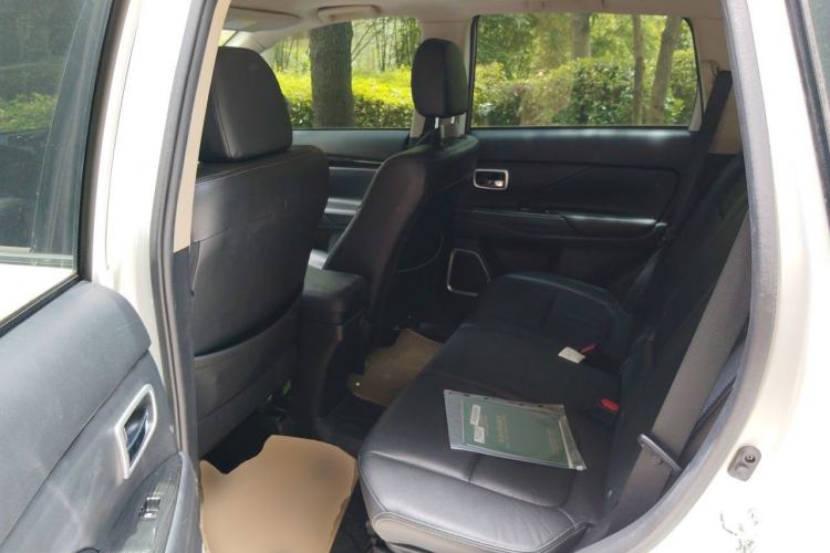 Used Mitsubishi Outlander 2018 2.4L 4x4 Luxury Edition 7-Seater Left Rear Seat