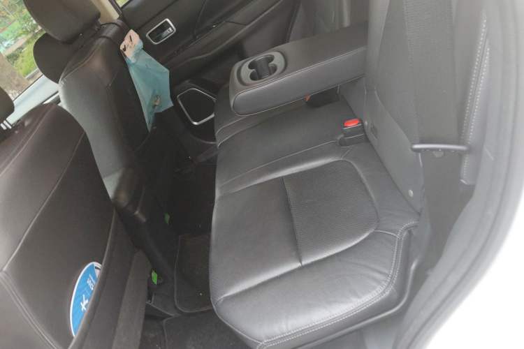 Used Mitsubishi Outlander 2018 2.4L 4x4 Elite Edition 5 Seats Left Rear Seat
