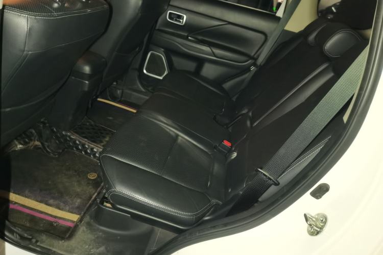 Used Mitsubishi Outlander 2018 2.0L Two-Wheel Drive Glory Edition 5 Seats Left Rear Seat