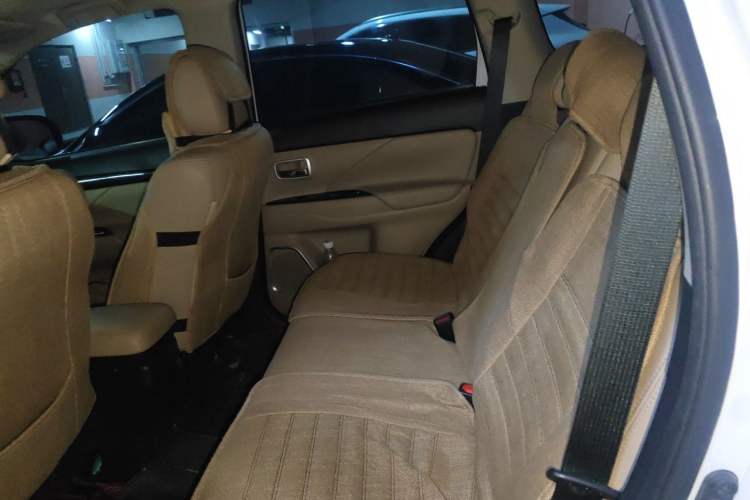 Used Mitsubishi Outlander 2018 2.0L Two-Wheel Drive Glory Edition 5 Seats Left Rear Seat