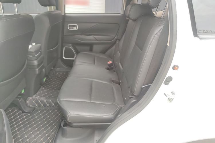 Used Mitsubishi Outlander 2018 2.0L Two-Wheel Drive Glory Edition 5 Seats Left Rear Seat