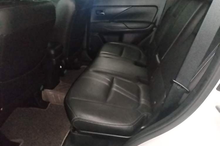 Used Mitsubishi Outlander 2018 2.4L 4x4 Elite Edition 5 Seats Left Rear Seat