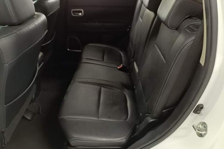 Used Mitsubishi Outlander 2018 2.0L Two-Wheel Drive Glory Edition 5 Seats Left Rear Seat