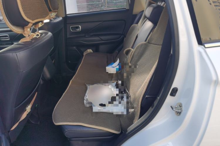 Used Mitsubishi Outlander 2018 2.4L 4x4 Luxury Edition 7-Seater Left Rear Seat