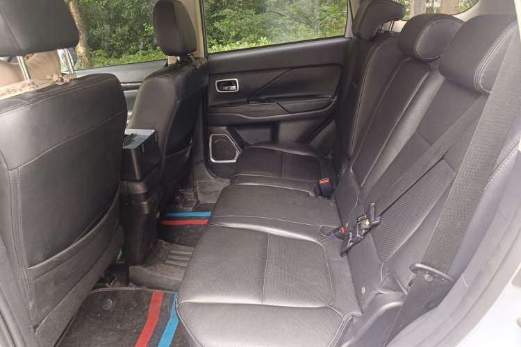 Used Mitsubishi Outlander 2018 2.4L 4x4 Luxury Edition 7-Seater Left Rear Seat
