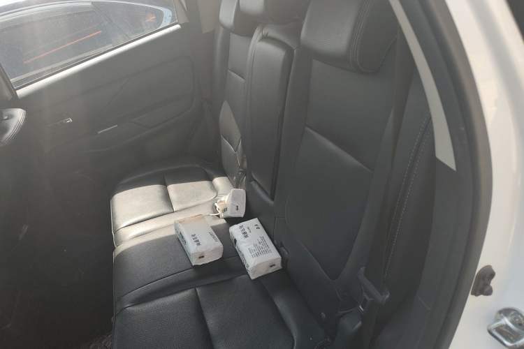 Used Mitsubishi Outlander 2018 2.0L Two-Wheel-Drive Jiale Edition 7-Seater Left Rear Seat