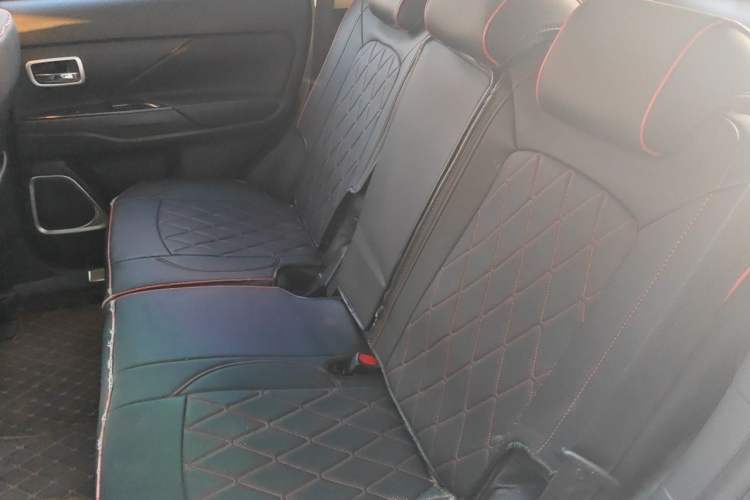 Used Mitsubishi Outlander 2018 2.0L Two-Wheel Drive Glory Edition 5 Seats Left Rear Seat