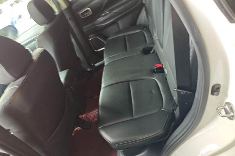 Used Mitsubishi Outlander 2018 2.4L 4x4 Elite Edition 5 Seats Left Rear Seat