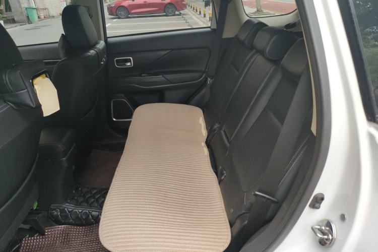 Used Mitsubishi Outlander 2018 2.4L 4x4 Luxury Edition 7-Seater Left Rear Seat