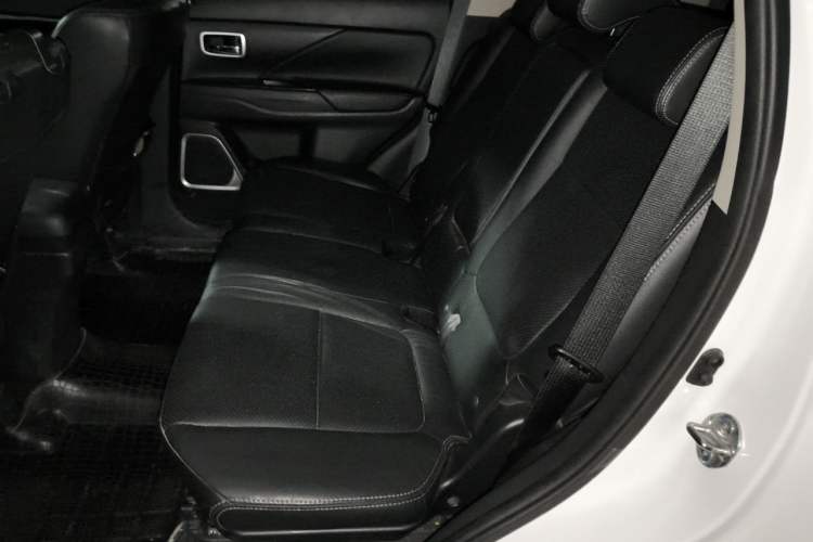Used Mitsubishi Outlander 2018 2.0L Two-Wheel-Drive Jiale Edition 7-Seater Left Rear Seat