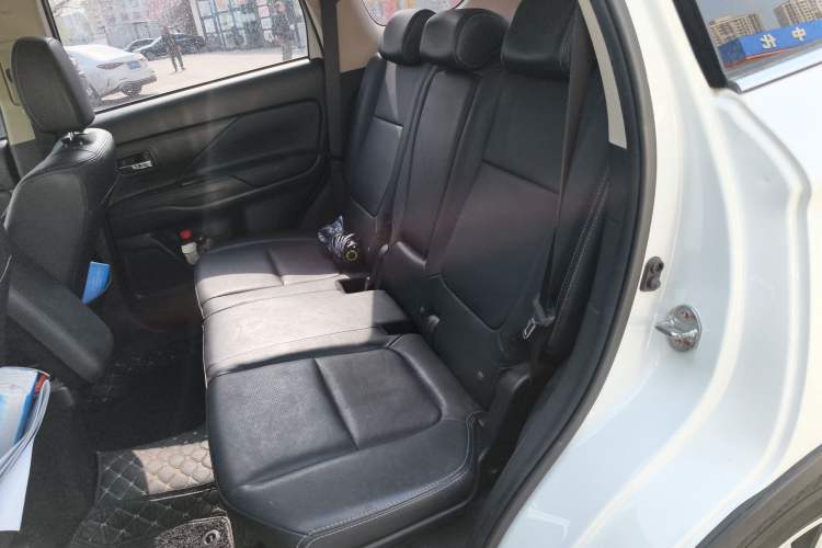 Used Mitsubishi Outlander 2018 2.4L 4x4 Elite Edition 5 Seats Left Rear Seat