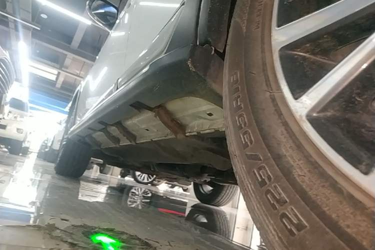 Used Mitsubishi Outlander 2018 2.0L Two-Wheel Drive Glory Edition 5 Seats Left Side Sill