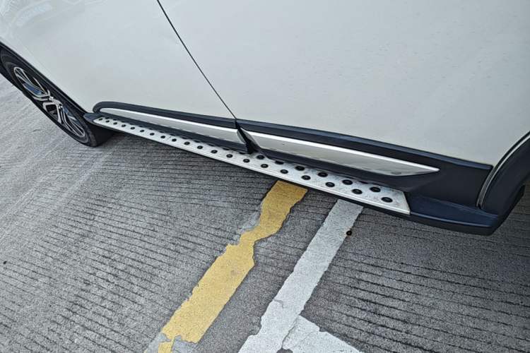 Used Mitsubishi Outlander 2018 2.4L 4x4 Elite Edition 5 Seats Left Side Sill