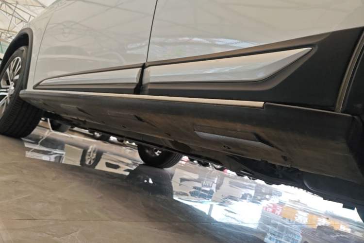 Used Mitsubishi Outlander 2018 2.4L 4x4 Elite Edition 5 Seats Left Side Sill