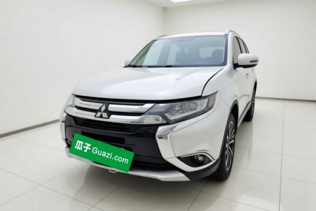 Ojetý Mitsubishi Outlander 2018 2.0L Two-Wheel Drive Glory Edition 5 Seats