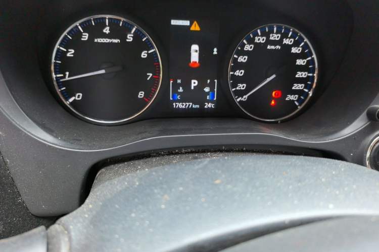 Used Mitsubishi Outlander 2018 2.4L 4x4 Luxury Edition 7-Seater Odometer Close Up