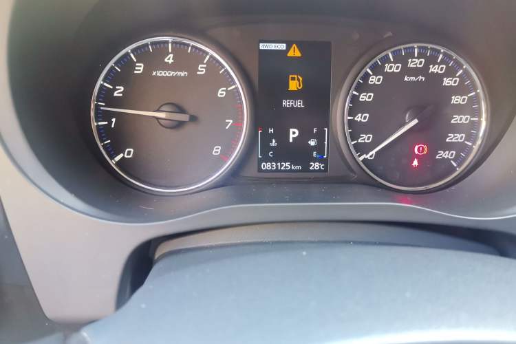 Used Mitsubishi Outlander 2018 2.4L 4x4 Elite Edition 5 Seats Odometer Close Up