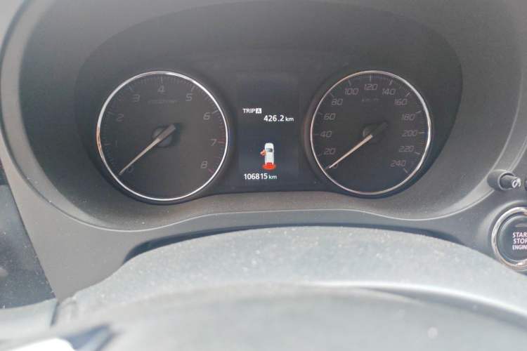 Used Mitsubishi Outlander 2018 2.4L 4x4 Elite Edition 5 Seats Odometer Close Up