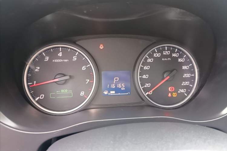 Used Mitsubishi Outlander 2018 2.0L Two-Wheel Drive Glory Edition 5 Seats Odometer Close Up