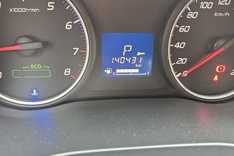 Used Mitsubishi Outlander 2018 2.0L Two-Wheel-Drive Jiale Edition 7-Seater Odometer Close Up