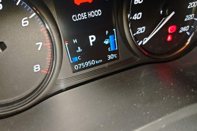 Used Mitsubishi Outlander 2018 2.4L 4x4 Elite Edition 5 Seats Odometer Close Up