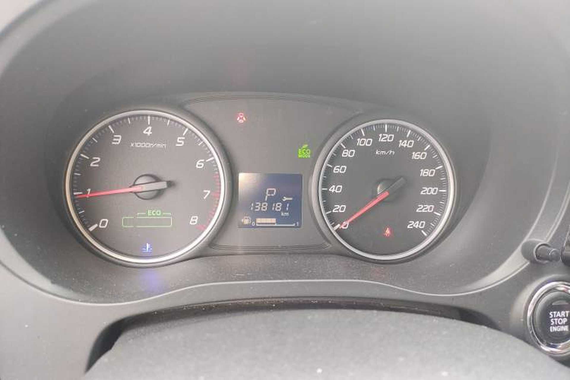 Used Mitsubishi Outlander 2018 2.0L Two-Wheel-Drive Jiale Edition 7-Seater Odometer Close Up