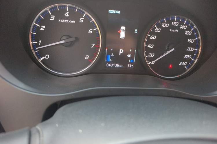 Used Mitsubishi Outlander 2018 2.4L 4x4 Elite Edition 5 Seats Odometer Close Up