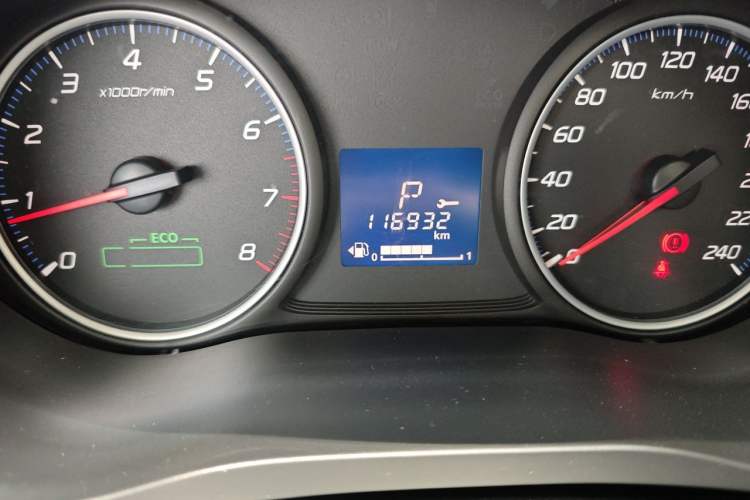 Used Mitsubishi Outlander 2018 2.0L Two-Wheel Drive Glory Edition 5 Seats Odometer Close Up