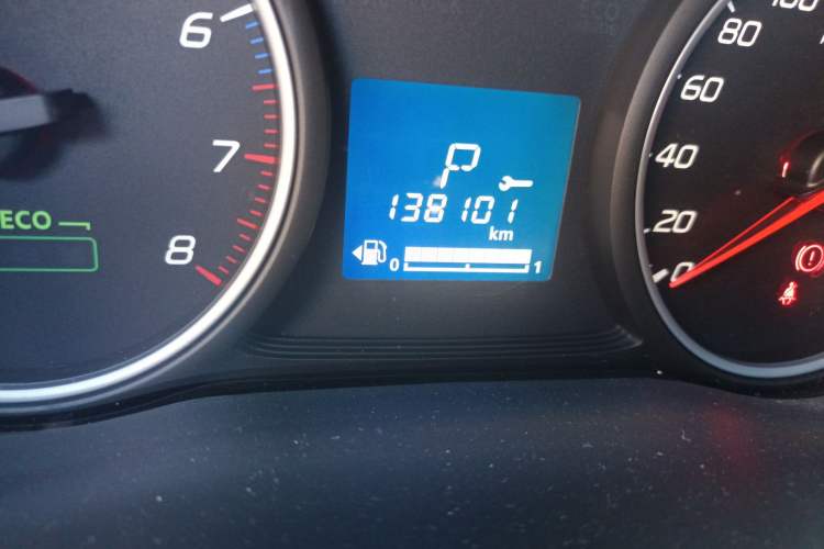 Used Mitsubishi Outlander 2018 2.0L Two-Wheel Drive Glory Edition 5 Seats Odometer Close Up