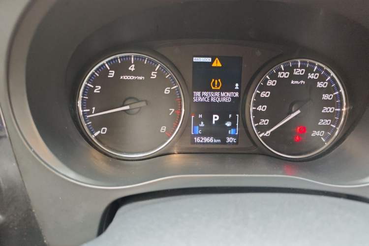 Used Mitsubishi Outlander 2018 2.4L 4x4 Elite Edition 5 Seats Odometer Close Up