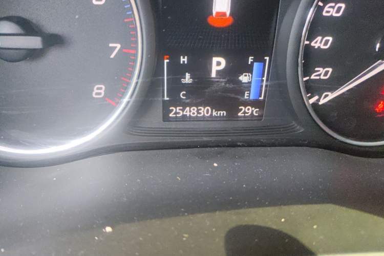Used Mitsubishi Outlander 2018 2.4L 4x4 Elite Edition 5 Seats Odometer Close Up