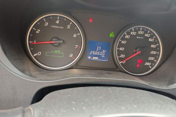 Used Mitsubishi Outlander 2018 2.0L Two-Wheel-Drive Jiale Edition 7-Seater Odometer Close Up