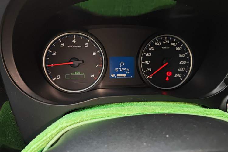 Used Mitsubishi Outlander 2018 2.0L Two-Wheel Drive Glory Edition 5 Seats Odometer Close Up