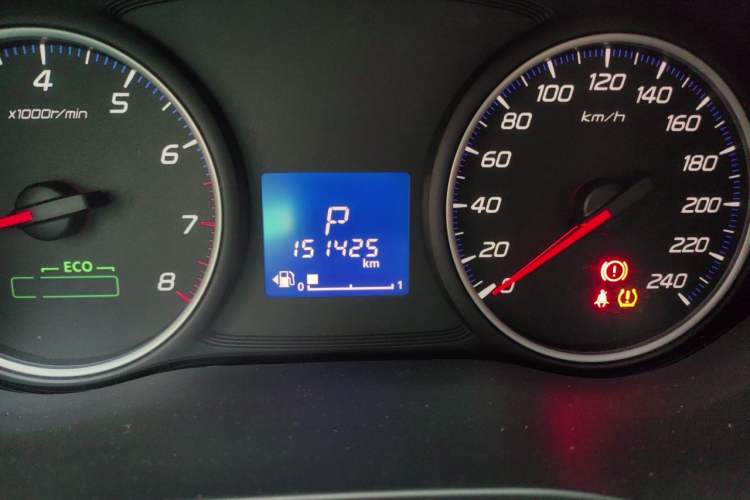 Used Mitsubishi Outlander 2018 2.0L Two-Wheel-Drive Jiale Edition 7-Seater Odometer Close Up